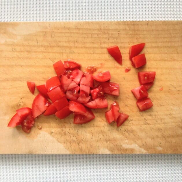 トマトを切った画像