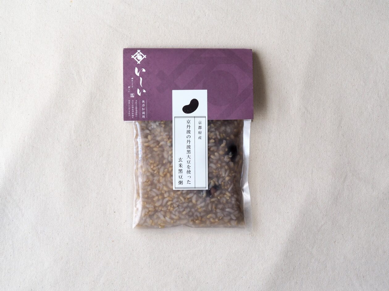 京丹波の丹波黒豆を使った玄米黒豆粥の写真