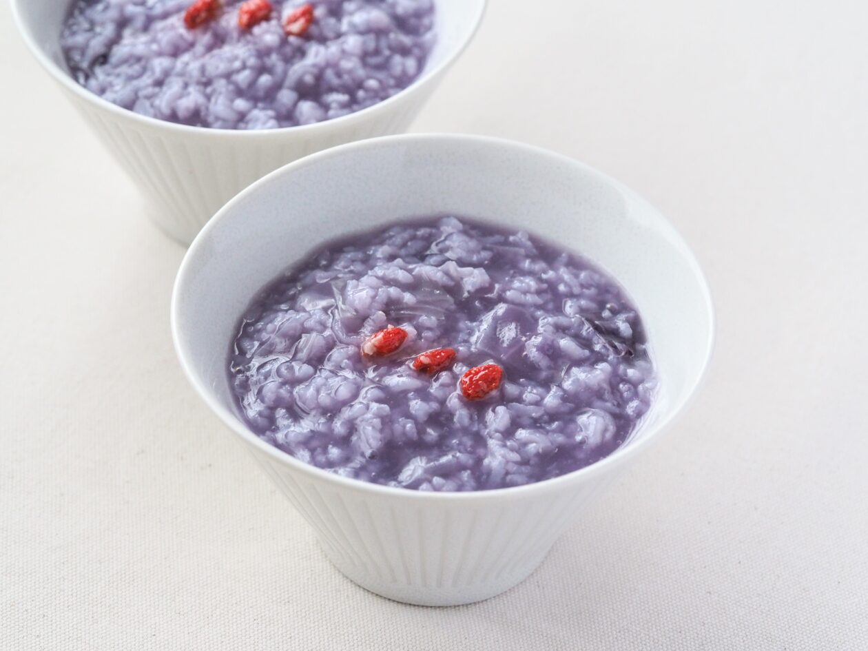 紫キャベツ粥の写真