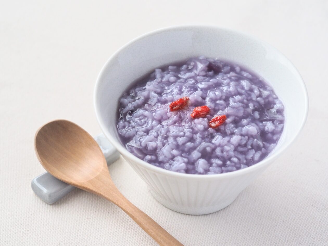 紫キャベツ粥の写真